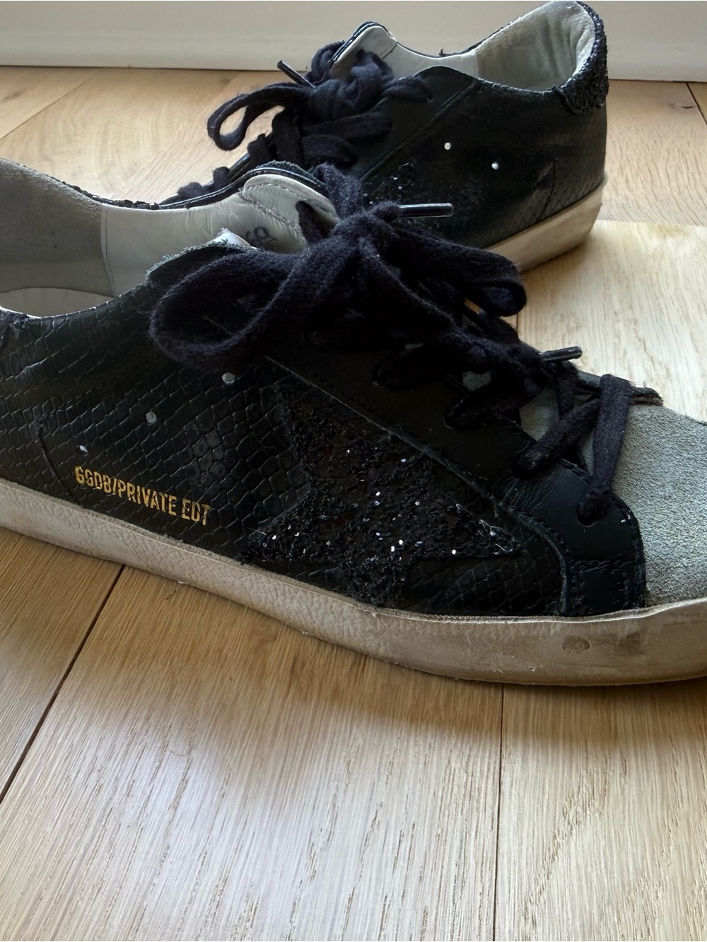 Golden Goose Superstar Low top Sneakers in Black Croc Embossed Leather - Picture 2 of 7